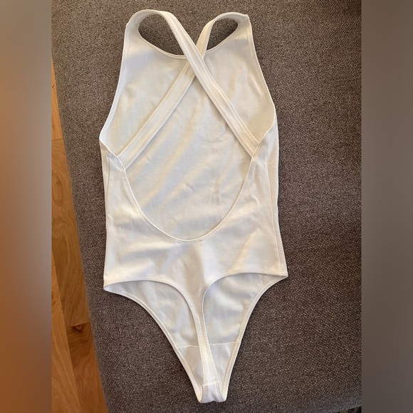 NWOT Aritzia Wilfred Free cross back bodysuit - Picture 3 of 4